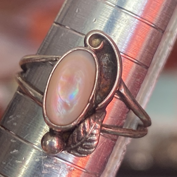Pawn Sterling Silver Mother of Pearl Ring w Feather and Spiral/ S 5.5 - Picture 5 of 5
